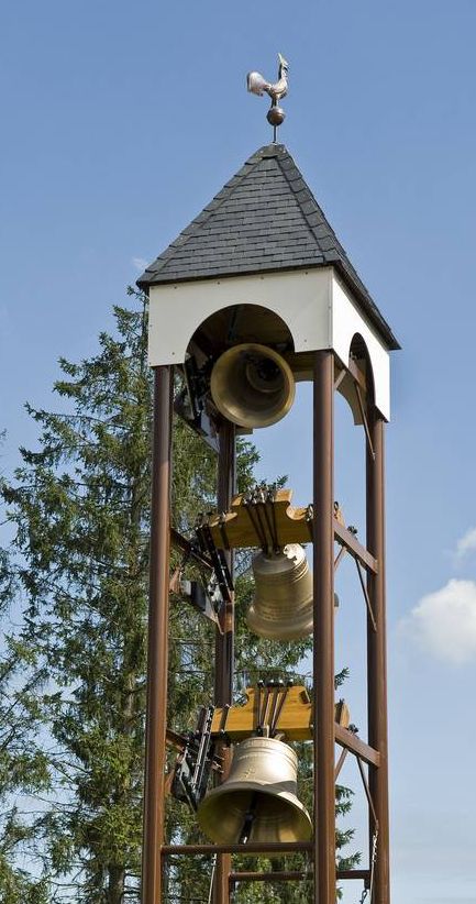 Le campanile, invitation à la prière Le campanile, invitation à la prière